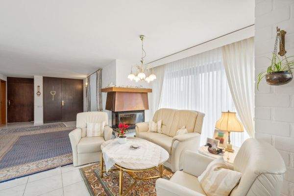 Eingangsbereich mit Kamin