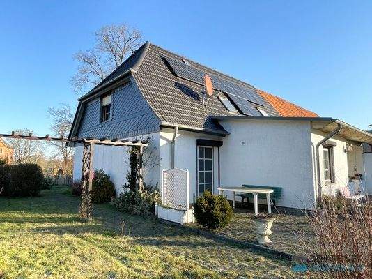 Giebelseite mit Terrasse