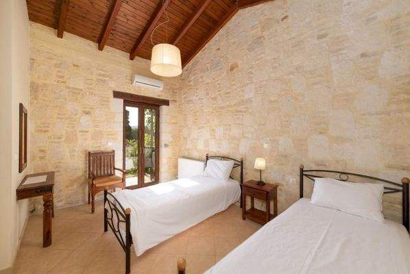 Kreta, Armeni bei Chania: Traditionelles Steinhaus mit privatem Pool zu verkaufen
