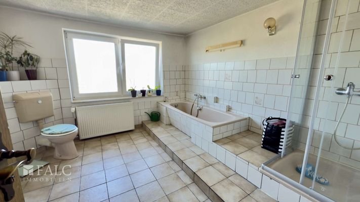 Bad im ersten Obergeschoss 