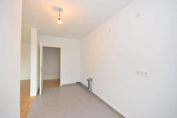 Küche mit Abstellraum