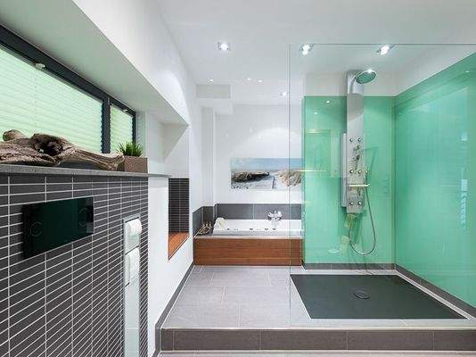 Masterbad mit Wanne und Dusche