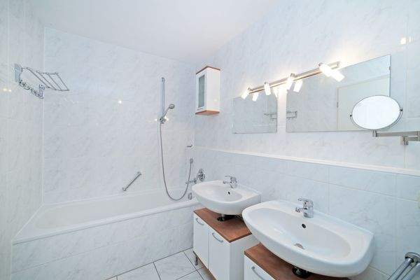 Bad mit zwei Waschbecken