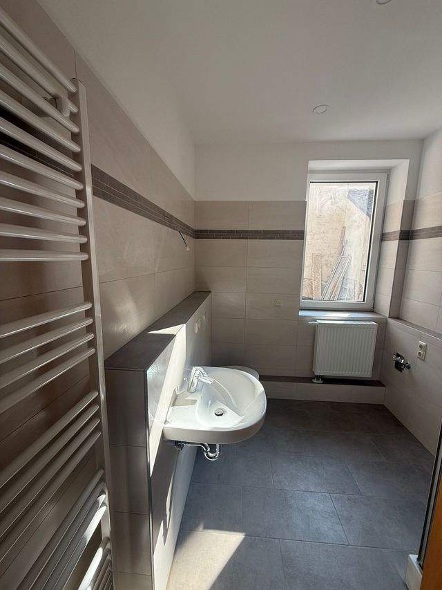Neu energetisch-sanierte 2-RW mit Dusche / Außenjalousie - Photo 1