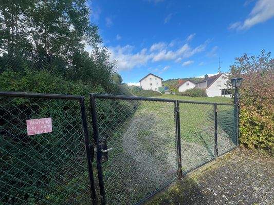 Obere Einfahrt zum Grundstück