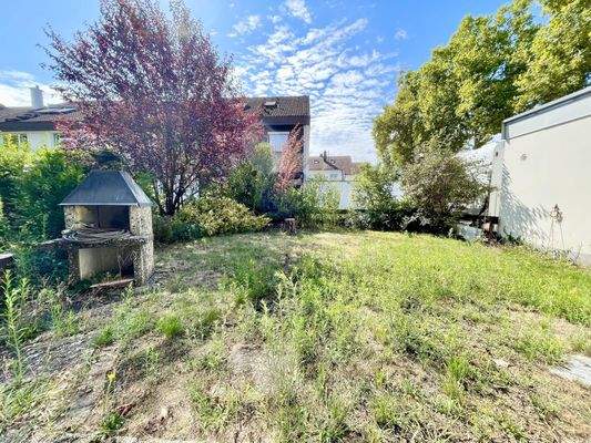 Garten mit gemauertem Grill