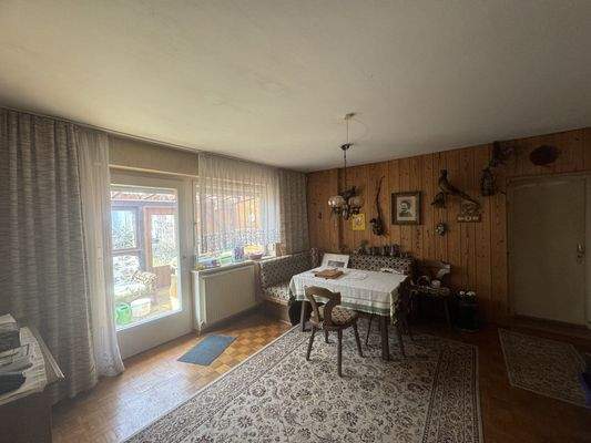 Esszimmer mit Zugang zur Terrasse / Garten