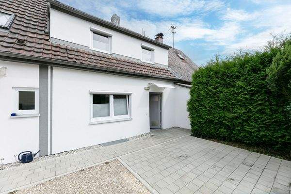 Außenansicht mit Terrasse 