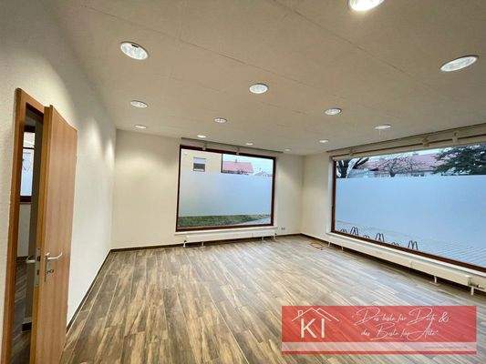 Bürofläche mit angrenzend Nebenraum/ Büro
