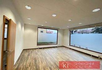 Bürofläche mit angrenzend Nebenraum/ Büro