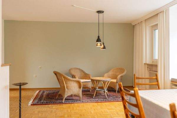 Familienidyll in Bogenhausen: Doppelhaushälfte mit sonnigem Westgarten & Grünblick