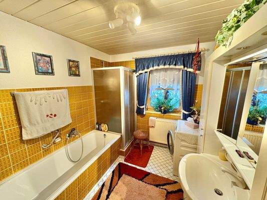 Bad im Altbau Erdgeschoss