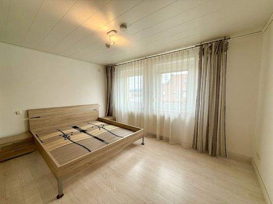 Schlafzimmer mit Ankleide OG