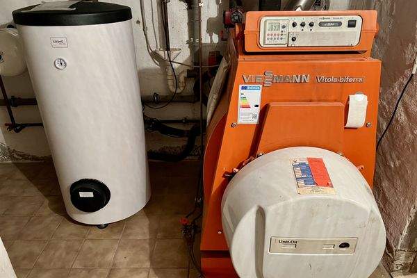 Öl- Zentralheizung im Keller