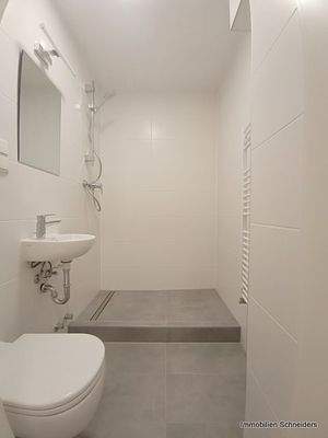 Duschbad ( Glaswand folgt )