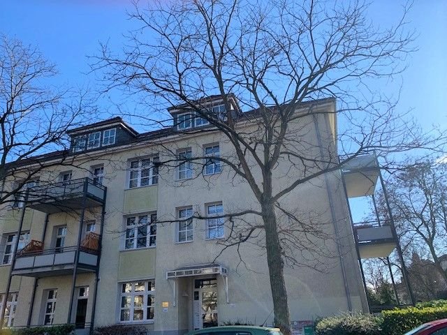 Wohnen in Stadtfeld, in gemütlicher 2-Raum Wohnung mit Balkon und Wanne.