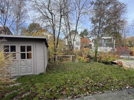 Kleiner, pflegeleichter Garten mit Gartenhaus