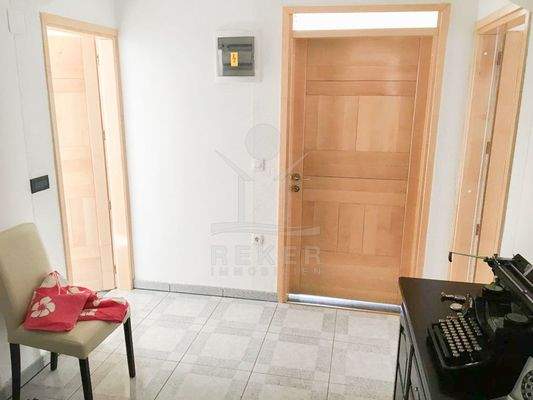 Der geräumige Flurbereich ist angenehm hell