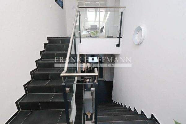 V8828 Bürogebäude - Treppenhaus DG