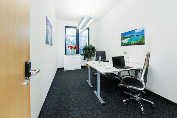 Komplettbüro in München für 2-3 Personen