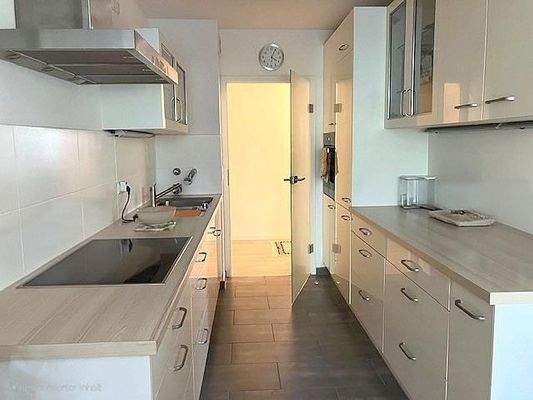 geschmackvolle Einbauküche