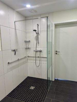 mit barrierefreier Dusche