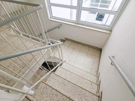 Haus4_Treppen nach unten