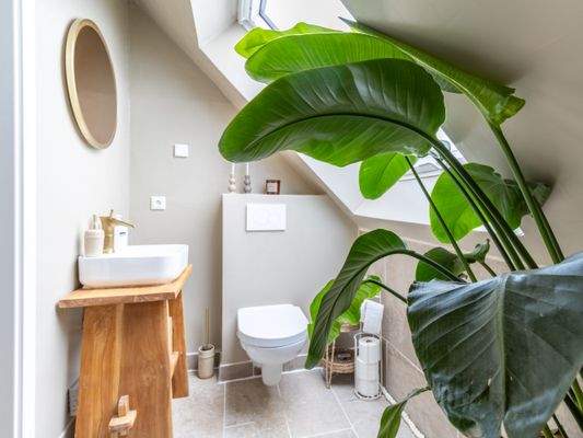 Badezimmer mit Tageslicht 