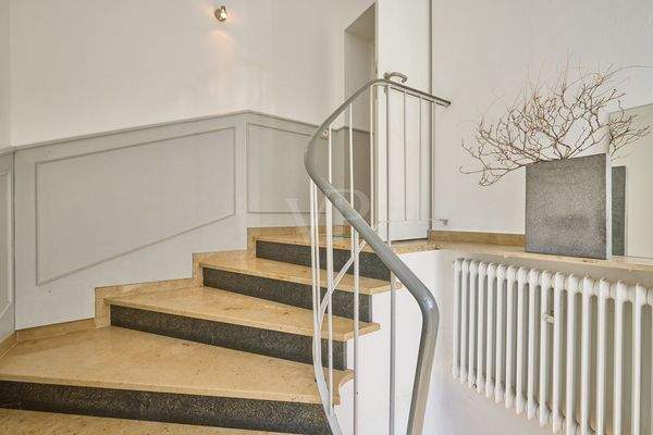 Zugang zu Geschäftsräumen EG