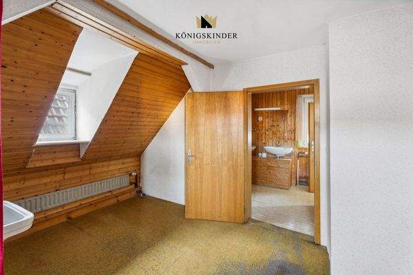 Charmantes Dachgeschoss mit viel Holz und Möglichkeiten zur individuellen Gestaltung