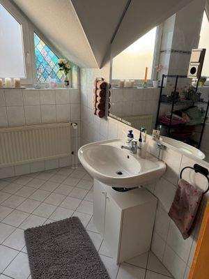 Bad unten Waschtischbereich