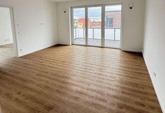 Heller Wohn-/Essbereich