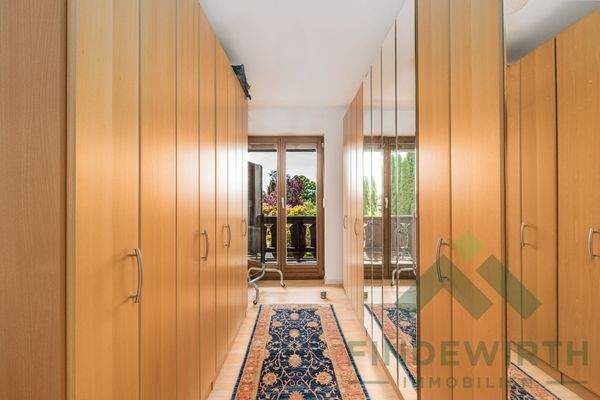 Kindenzimmer mit Balkonzugang im 1.Stock mit Zugan