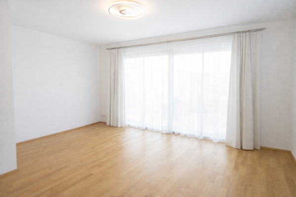 Wohnbereich mit Terrassenzugang EG.png