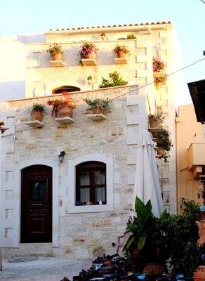 Kreta, Margarites: Renoviertes Steinhaus im Dorf zu verkaufen