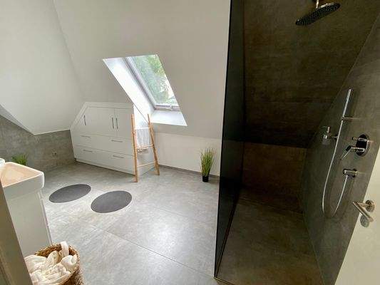 Dachboden: Duschbad