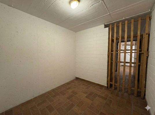 UG kleiner Abstellraum hinten 