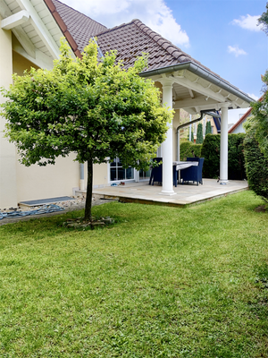 überdachte Hauptterrasse