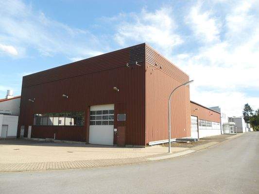 Außenansicht Halle 2, 1 und Bürogebäude