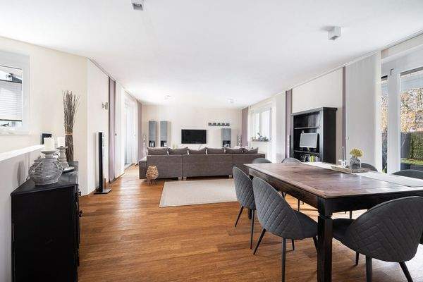 Wohnzimmer mit Essbereich