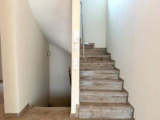 hochwertige Granittreppe