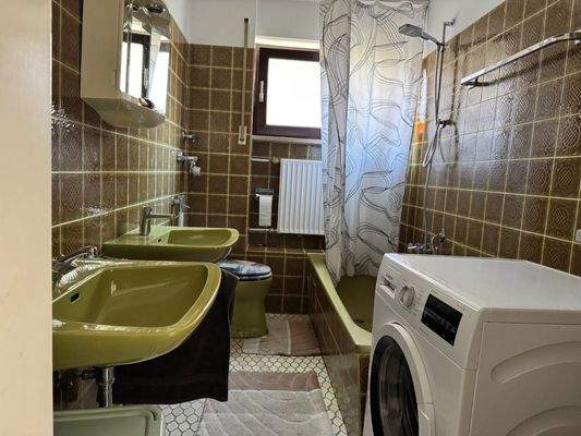 Bad mit Platz für Waschmaschine