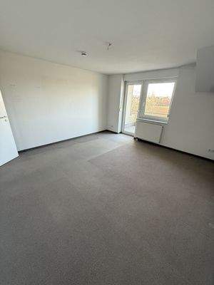 Schlafzimmer mit Austritt Balkon