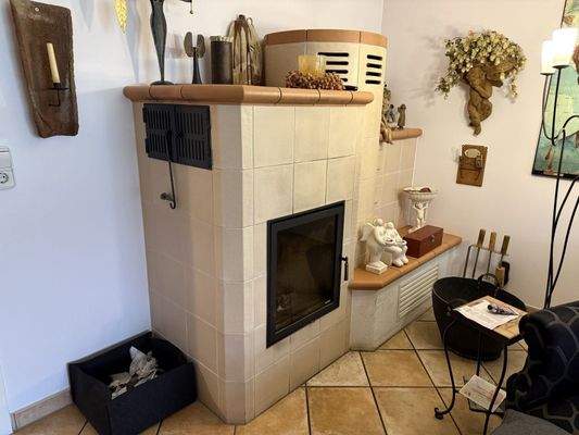 Kachelofen im Wohnzimmer