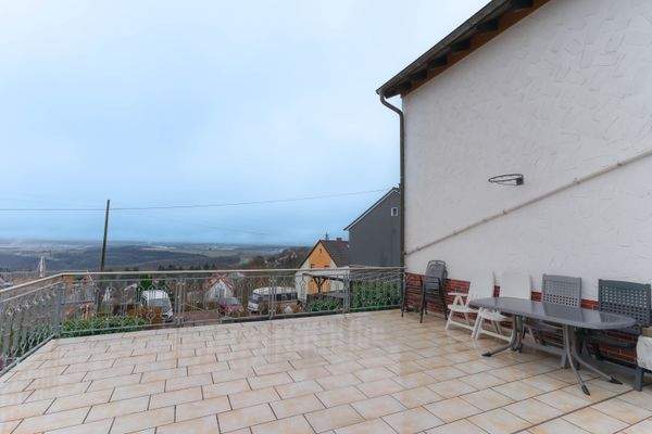 Wohneinheit EG - Terrasse mit toller Aussicht über Eulenbis