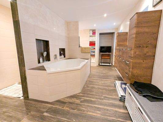 EFH EG Bad Badewanne