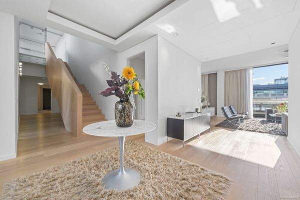 2025-09-15-S01408-Schottenring 22, 1010 Wien-005