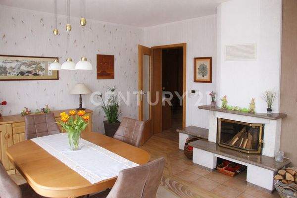 Wohnzimmer mit Kamin