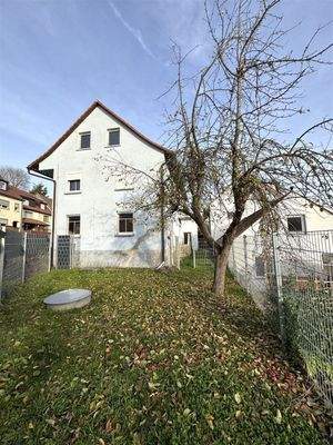 Haus mit kleinem Garten