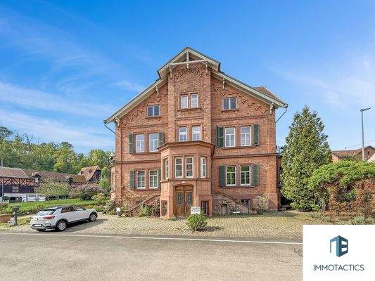 Außenansicht und Stellplätze